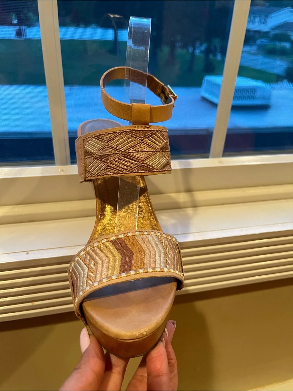 Cynthia Vincent Women’s Wood Wedge Heels SZ 8,5